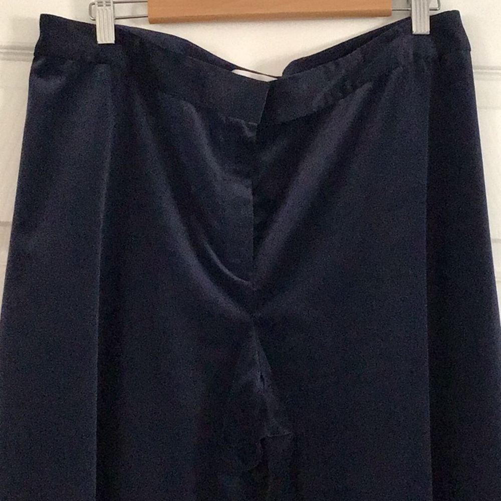 St. John size 16 navy velvet pants. NWOT